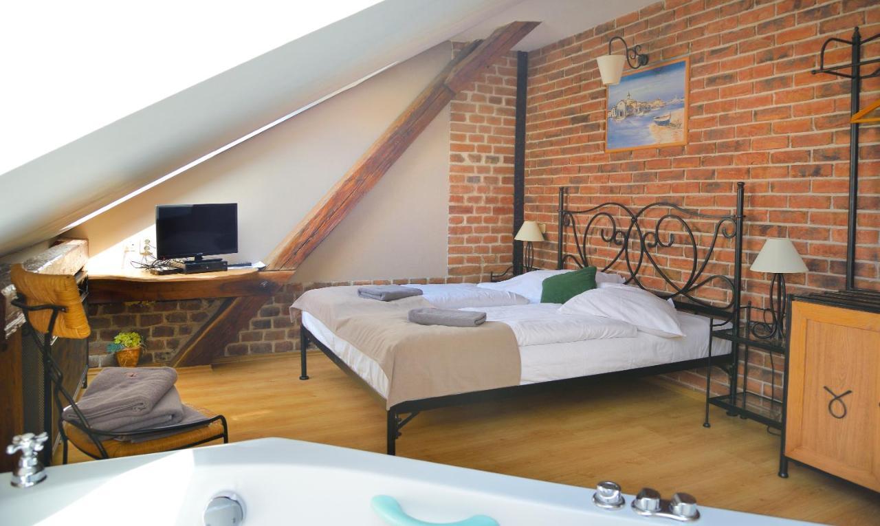 Hotel Via Ironia Vysoké Mýto Esterno foto