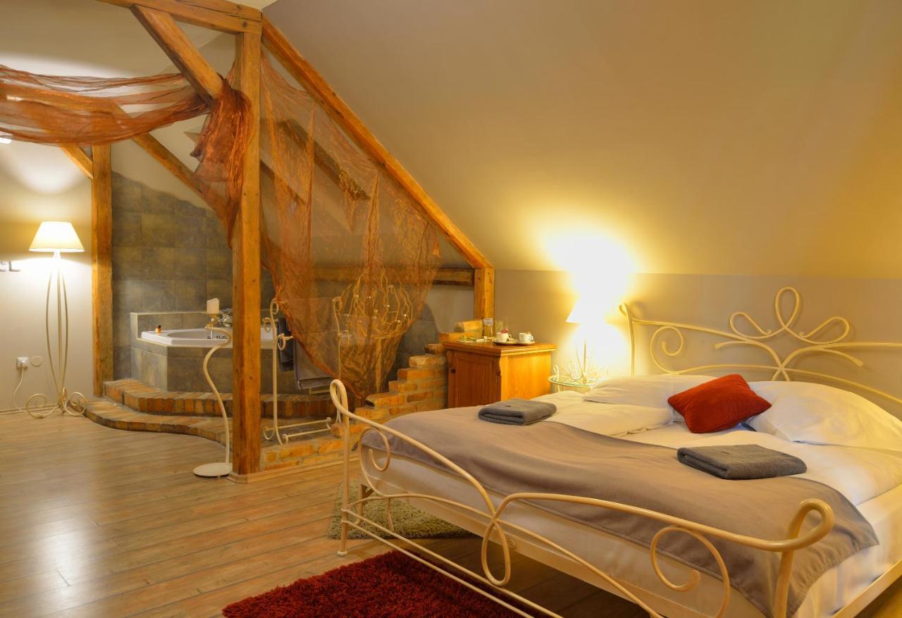 Hotel Via Ironia Vysoké Mýto Esterno foto