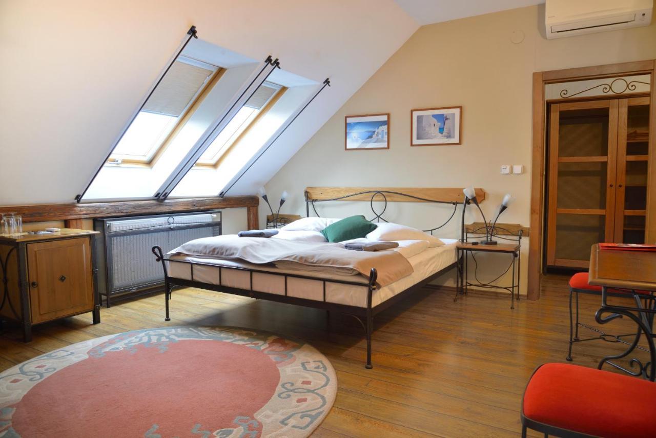 Hotel Via Ironia Vysoké Mýto Esterno foto