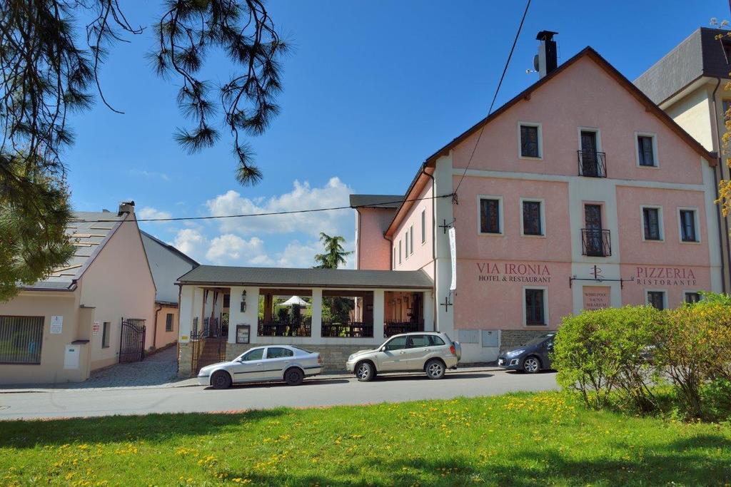 Hotel Via Ironia Vysoké Mýto Esterno foto